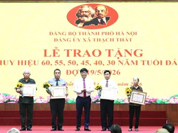 XÃ THẠCH THẤT TRAO HUY HIỆU ĐẢNG CHO 57 ĐẢNG VIÊN DỊP 19/5