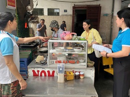 HỘI LHPN PHƯỜNG: KIỂM TRA CÔNG TÁC AN TOÀN THỰC PHẨM CÁN BỘ, HỘI VIÊN  KINH DOANH THỰC PHẨM TRÊN ĐỊA BÀN PHƯỜNG