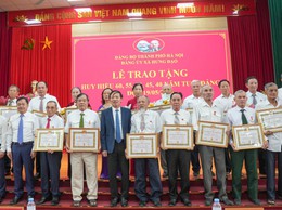 ĐẢNG ỦY XÃ HƯNG ĐẠO LONG TRỌNG TỔ CHỨC LỄ TRAO TẶNG HUY HIỆU ĐẢNG ĐỢT 19/5/2026