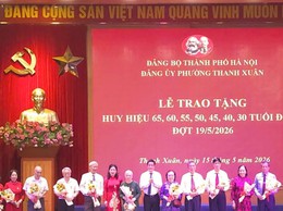 Phường Thanh Xuân trao Huy hiệu Đảng tặng 173 đảng viên