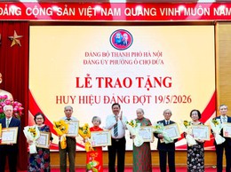 Phường Ô Chợ Dừa: 109 đảng viên nhận Huy hiệu Đảng đợt 19-5