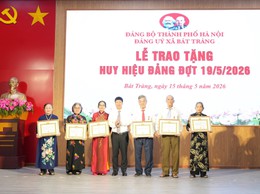 33 đảng viên xã Bát Tràng vinh dự nhận Huy hiệu Đảng đợt 19/5