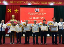 Đảng ủy xã Liên Minh trao huy hiệu Đảng đợt 19/5/2026