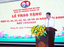 180 đảng viên phường Giảng Võ nhận Huy hiệu Đảng đợt 19-5