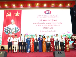 Phường Hà Đông tổ chức trao Huy hiệu Đảng cho 330 đảng viên đợt 19/5