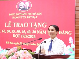 Xã Bất Bạt trao Huy hiệu Đảng đợt 19/5 cho 41 đảng viên