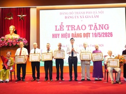 Xã Gia Lâm có 53 đảng viên được trao tặng Huy hiệu Đảng đợt 19-5