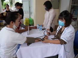 Hơn 200 người sản xuất, kinh doanh thực phẩm được khám sức khỏe