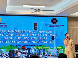 Công an phường Phương Liệt tổ chức chương trình Bồi dưỡng kiến thức pháp luật và kỹ năng lái xe gắn máy an toàn dành cho học sinh THPT và cơ sở giáo dục nghề nghiệp tại Trường THPT MAY.