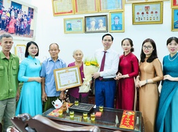 Tin truyền hình: Đảng ủy xã Phú Nghĩa tổ chức Lễ trao tặng Huy hiệu Đảng đợt 19/5/2026