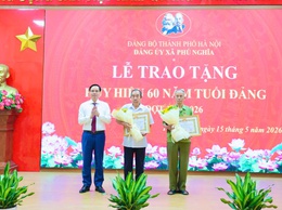 Đảng bộ xã Phú Nghĩa tổ chức Lễ trao tặng Huy hiệu Đảng đợt 19/5/2026