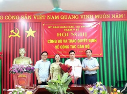 XÃ TRUNG GIÃ CÔNG BỐ VÀ TRAO QUYẾT ĐỊNH BỔ NHIỆM CHỨC VỤ PHÓ GIÁM ĐỐC TRẠM Y TẾ XÃ
