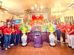 Chi bộ Văn phòng HĐND - UBND phường Định Công tổ chức sinh hoạt chuyên đề ý nghĩa tại Đền thờ Bác Hồ (Ba Vì)