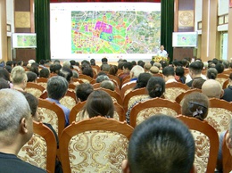 Xã Thư Lâm phối hợp tổ chức hội nghị hướng dẫn thủ tục hành chính cho các hộ tái định cư phường Hồng Hà