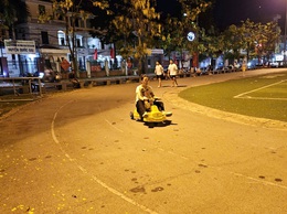 Quốc Oai kiên quyết xử lý, chấm dứt hoạt động xe điện tự phát tại khu vực sân vận động xã