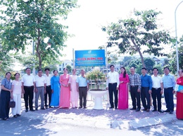 Hội LHPN phường Chương Mỹ bàn giao tuyến đường hoa, ra mắt mô hình “Ngôi nhà xanh”