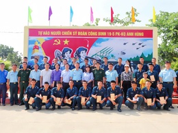 XÃ VÂN ĐÌNH THĂM, ĐỘNG VIÊN CHIẾN SĨ NHẬP NGŨ NĂM 2026 TẠI CÁC ĐƠN VỊ HUẤN LUYỆN