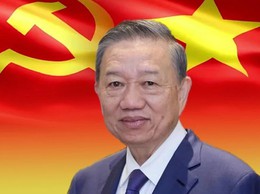 Ánh sáng Hồ Chí Minh soi đường cho chúng ta đi