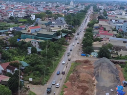 Tin truyền hình: Các hộ dân thôn Phù Yên tự nguyện tháo dỡ công trình để bàn giao mặt bằng thực hiện Dự án cải tạo, nâng cấp Quốc lộ 6