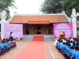 TRƯỜNG TIỂU HỌC THƯ LÂM LONG TRỌNG TỔ CHỨC “LỄ TRƯỞNG THÀNH CHO HỌC SINH LỚP 5 NIÊN KHÓA 2021 – 2026” TẠI NHÀ LƯU NIỆM BÁC HỒ THÔN LỖ KHÊ.