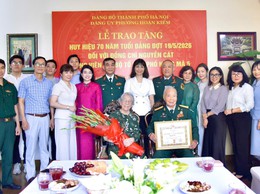 Đảng uỷ phường Hoàn Kiếm trao tặng Huy hiệu 70 năm tuổi Đảng đợt 19/5/2026 đối với đảng viên Nguyễn Cát, Chi bộ Tổ dân phố Hàng Mã 5