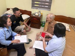 Cán bộ, công chức phường Cầu Giấy “ Vì Nhân dân phục vụ”