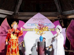 Cải lương ngân vang giữa phố đi bộ hồ Hoàn Kiếm