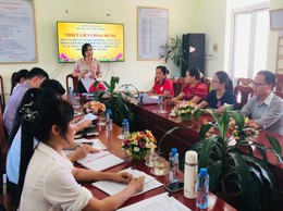 Ban Kinh tế - Ngân sách HĐND xã Bất Bạt giám sát công tác quản lý, sử dụng ngân sách và các khoản thu khác tại các trường tiểu học trên địa bàn xã