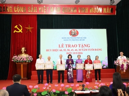 Đảng ủy phường Bồ Đề long trọng tổ chức Lễ trao tặng Huy hiệu Đảng đợt 19/5/2026