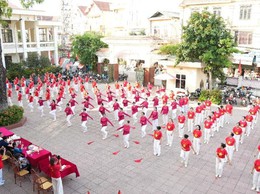 Hội Sức khoẻ ngoài trời người trung cao tuổi xã Dương Hòa sôi nổi giao lưu văn nghệ - dưỡng sinh chào mừng kỷ niệm 136 năm Ngày sinh nhật Bác