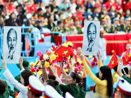 ÁNH SÁNG HỒ CHÍ MINH SOI ĐƯỜNG CHO CHÚNG TA ĐI