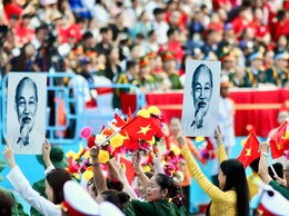 ÁNH SÁNG HỒ CHÍ MINH SOI ĐƯỜNG CHO CHÚNG TA ĐI