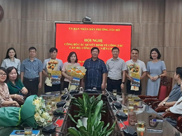 UBND Phường Tây Hồ công bố các quyết định về công tác cán bộ