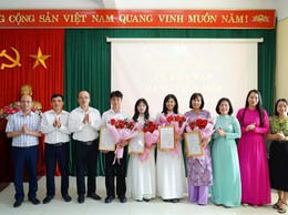 Xã Thường Tín tổ chức kết nạp Đảng quần chúng ưu tú là học sinh THPT