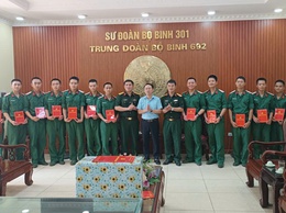 LÃNH ĐẠO XÃ PHÚC THỊNH THĂM, ĐỘNG VIÊN CHIẾN SĨ MỚI TẠI CÁC ĐƠN VỊ QUÂN ĐỘI