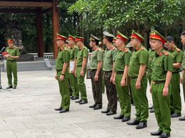 Đoàn TNCS Hồ Chí Minh Công an phường Long Biên tổ chức “Hành trình về nguồn” tại Khu di tích K9 - Đá Chông