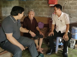 Lãnh đạo xã Bất Bạt trực tiếp khảo sát, chung tay tháo gỡ khó khăn về nhà ở cho các hộ dân trên địa bàn
