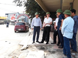 ĐỒNG CHÍ ĐINH HỮU BÌNH, PHÓ BÍ THƯ ĐẢNG ỦY, CHỦ TỊCH UBND XÃ KIỂM TRA TIẾN ĐỘ GIẢI PHÓNG MẶT BẰNG, THI CÔNG CÁC DỰ ÁN GIAO THÔNG TRỌNG ĐIỂM TRÊN ĐỊA BÀN XÃ