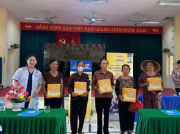 TRẠM Y TẾ XÃ THƯ LÂM TỔ CHỨC HỘI NGHỊ TRUYỀN THÔNG CHĂM SÓC SỨC KHỎE VÀ TẶNG QUÀ CHO NGƯỜI CAO TUỔI

