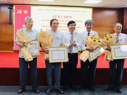 Đảng bộ Phường Tây Tựu tổ chức Lễ trao tặng Huy hiệu Đảng đợt 19/5