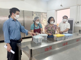 Ban Văn hóa – Xã hội HĐND phường Yên Nghĩa kiểm tra, giám sát công tác thu, chi và tổ chức bữa ăn bán trú tại các trường học công lập