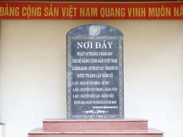 Thường trực Đảng ủy, Ban Thường vụ Đảng ủy xã Ba Vì thăm địa điểm nơi thành lập Chi bộ Đảng đầu tiên của xã Minh Quang (cũ), nay thuộc xã Ba Vì