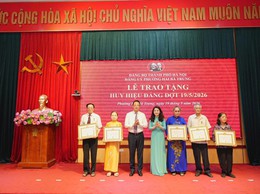 Phường Hai Bà Trưng long trọng tổ chức lễ trao tặng huy hiệu Đảng đợt 19/5/2026