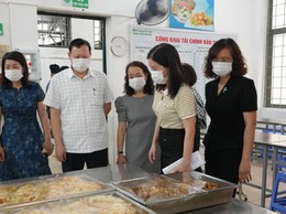 Giám sát công tác an toàn thực phẩm tại các trường học ở phường Phú Diễn
