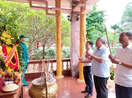 Đoàn Đại biểu Đảng ủy - HĐND - UBND phường Định Công Dâng hương kỷ niệm 136 năm ngày sinh Chủ tịch Hồ Chí Minh