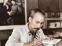 Ánh sáng Hồ Chí Minh soi đường cho chúng ta đi