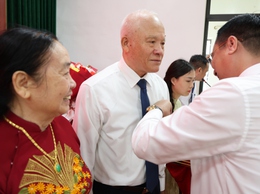 Tam Hưng: 38 Đảng viên vin dự đón nhận Huy hiệu đảng đợt 19/5 - Dấu son của niềm tin, bản lĩnh và lòng trung thành với Đảng