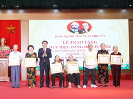 Đảng ủy phường Xuân Phương tổ chức Lễ trao Huy hiệu Đảng đợt 19/5/2026