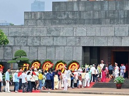 Tháng Năm về Ba Đình nhớ Bác