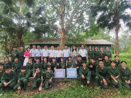 TRUNG GIÃ TỔ CHỨC TIẾT HỌC GIÁO DỤC TỪ LỊCH SỬ TẠI KHU DI TÍCH CÁCH MẠNG TRUNG GIÃ